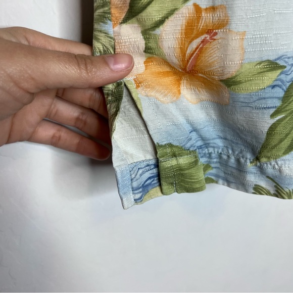 TOMMY BAHAMA 100% Silk Hawaiian Print Boxy Button Down Shirt. Size Medium - Picture 4 of 7